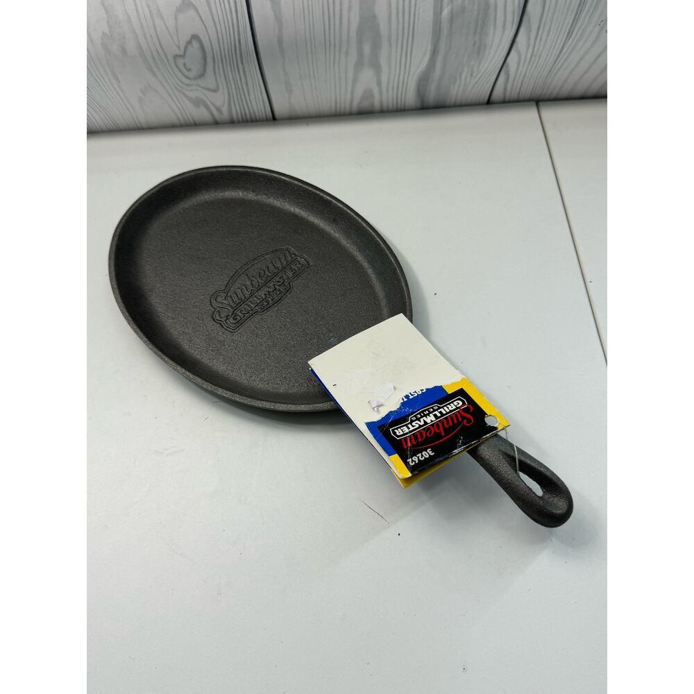 New Sunbeam Grillmaster Cast Iron grill pan 9 inches Camping